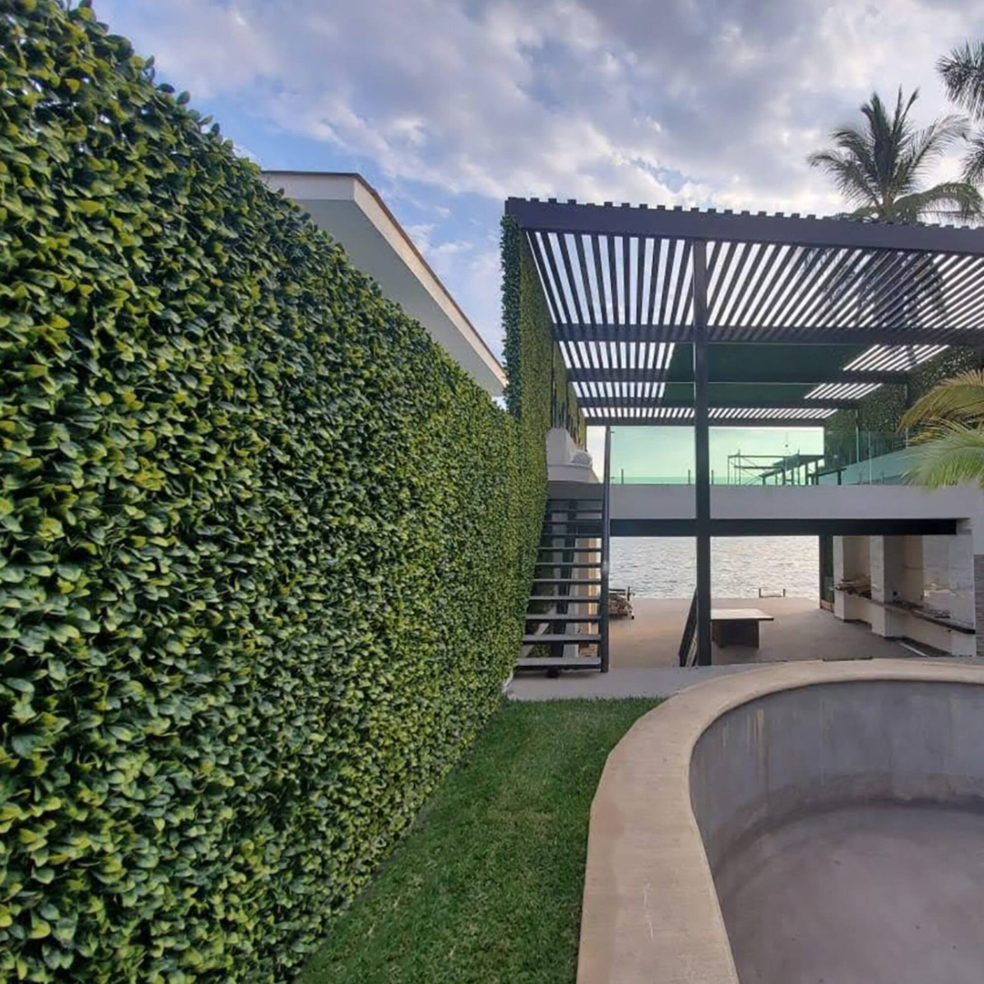 4ft. Expandable Lemon Leaf Lattice Screen